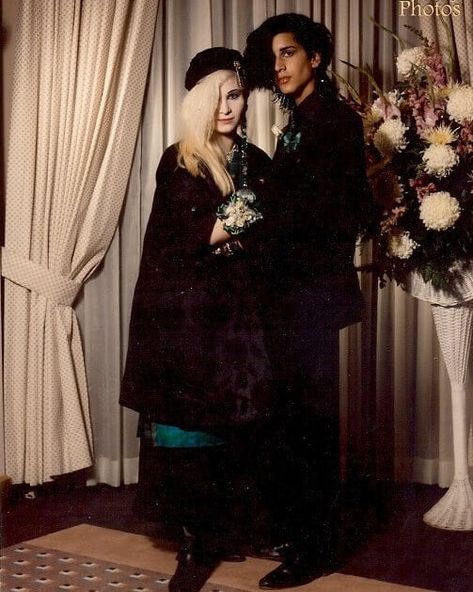 Alt Prom, Awkward Prom Photos, Prom Outfits For Guys, Goth Friends, Goth Prom, Goth Bands, 80s Prom, Awkward Family Photos, Goth Hair