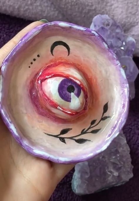 small ceramic plate with an eyeball in the middle used as an alt style jewelry holder Ceramic Art Ideas Creative, Clay Jewelry Holder, Eye Clay, Ceramic Jewelry Holder, Ceramic Eye, Sculpture Art Clay, Clay Inspo, Clay Diy Projects, Polymer Clay Miniatures