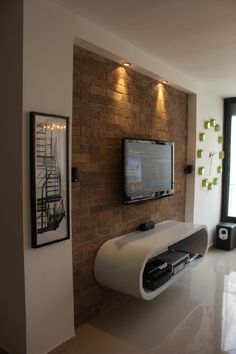 slightly inset stone or brick wall section for tv (more traditional media console beneath) Living Room With Brick Wall, Tv Kastenwanden, Lcd Wall, Simple Living Room Designs, Wall Mounted Tv Cabinet, Tv Mounted, Theater Rooms, Tv Fal, Brick Interior