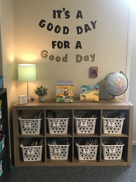 Classroom library reading corner  #school #readingcorner  #cute #decor   #secondgrade #childrenslibrary Bookshelf For Classroom, Read Corner Classroom, Homeschool Reading Corner, Classroom Library Quotes, Classroom Library Set Up, Reading Corner Ideas For Classroom, Classroom Book Corner, Reading Corner School, Library Reading Corner