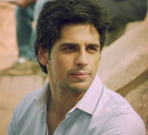 Sidharth Malhotra in Hasee toh phasee Sidharth Malhotra Hasee Toh Phasee, Siddarth Malhotra Aesthetic, Siddarth Malhotra, Hasee Toh Phasee, Siddharth Malhotra, I Hate Love, Sidharth Malhotra, 90s Bollywood, Bollywood Couples