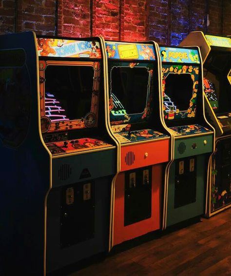 Man Cave Video Game Room, 80s Video Games, Arcade Room, 80s Theme, Video Game Rooms, Vintage Video Games, Vintage Videos, Video Game Design, Retro Arcade