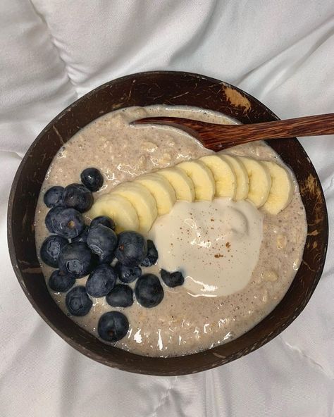 Oatmeal Ideas, Cinnamon Overnight Oats, New Background, Easy Recipes For Beginners, Low Cal Recipes, Cinnamon Banana, Love Eat, Yummy Eats, Recipes For Beginners