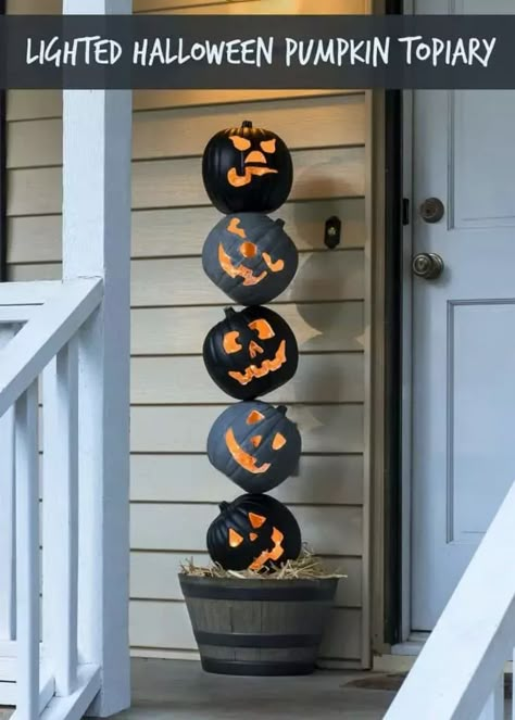 Looking for easy and simple Halloween decor ideas? Here’s a list of some affordable, creative, & cute decorating ideas that are sure to bring the spook. Pumpkin Topiary Diy, Porta Halloween, Strašidelný Halloween, Halloween Decor Diy, Easy Diy Halloween Decorations, Casa Halloween, Halloween Front Porch Decor, Pumpkin Topiary, Pumpkin Designs