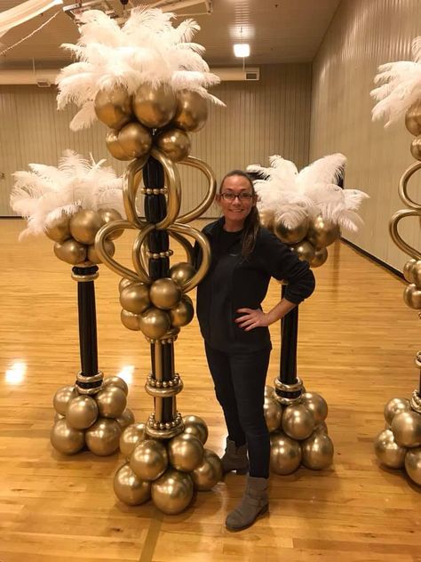 Gatsby Themed Balloon Garland, Gatsby Balloon Arch, Roaring 20s Balloon Decor, Great Gatsby Balloons, Home Made Chandelier Ideas, 1920s Balloon Decorations, Great Gatsby Balloon Decor, Great Gatsby Balloon Garland, Masquerade Balloon Decorations