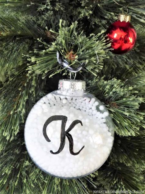 DIY Snowball Christmas Ornament Golden Snitch Ornament, Faux Snowballs, Diy Ornament Ideas, Snowball Ornament, Harry Potter Christmas Decorations, Initials Ornament, Fake Snow, Clear Ornaments, Ornament Diy