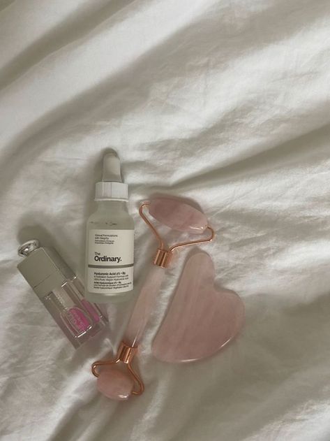 Gua Sha Aesthetic, Beauty Routine Checklist, Dior Lip Glow, Slimmer Face, Beauty Routine Tips, Jade Roller, Face Roller, Pretty Skin Care, Hoco Makeup