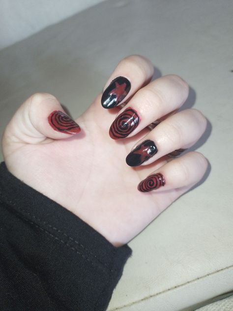 Black Grey Red Nails, Gothic Short Nail Designs, Vampire Nails Short, Red Grunge Nails, Metalhead Nails, Punk Nails Grunge, Grunge Nails Acrylic 90s, Nails Red And Black, Red Black Nails