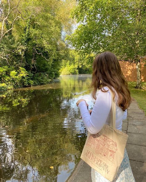 Tote Bag Outfit, Spring Inspo, Spring Girl, Bag Outfit, Spring Mood, Cottagecore Aesthetic, Rory Gilmore, Spring Aesthetic, Foto Ideas Instagram