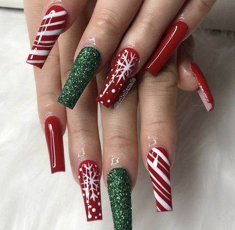 Red Nails 2022, Winter Red Nails, Nail Pics, Candy Cane Nails, Red Christmas Nails, Festive Nail Art, Winter Red, Cute Christmas Nails, Nails 2022