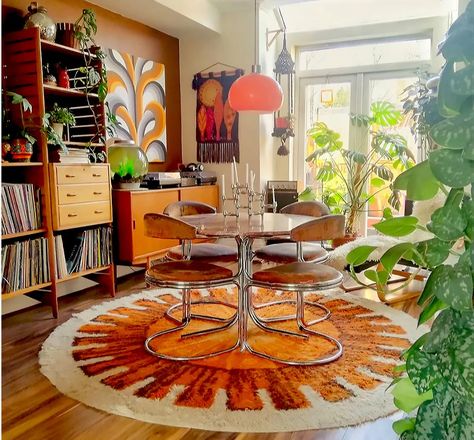 House Tour: Estelle’s 70’s-tastic Home | The Inkabilly Blog 70s Los Angeles Interior, Midcentury Maximalist, 70s Home Decor 1970s Interior Design, 70s Interior Design Mid Century Modern, 70s Mid Century Home, 70s House Interior, 70s Interior Design Retro, 70’s Living Room, Modern 70s Home