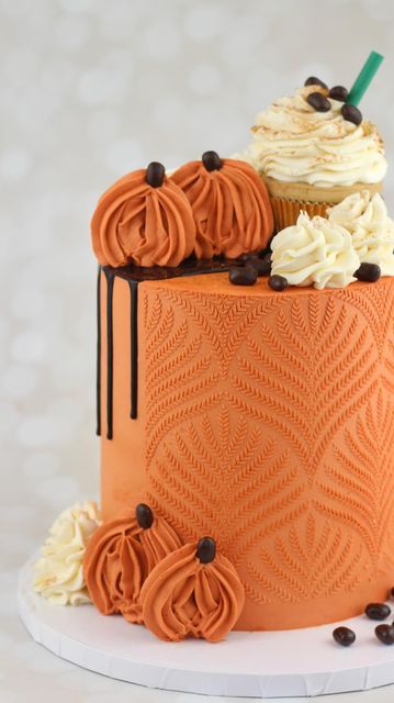 Orange Color Cake, Fall Cakes Decorating, Fall Birthday Cakes, Pasteles Halloween, Birthday Cake Decorating Ideas, Thanksgiving Cakes, Cake Decorating Ideas, Fall Cakes, Cake Business