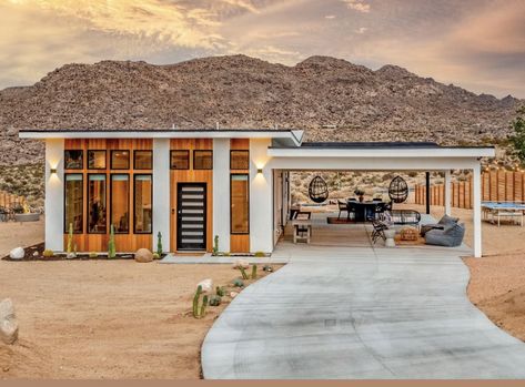 Desert Barndominium, Desert Beach House, Southwestern Home Exterior, Desert Modern House, Desert Homes Interior, Desert Mansion, Small House Communities, Southwestern Homes, Industrial Exterior