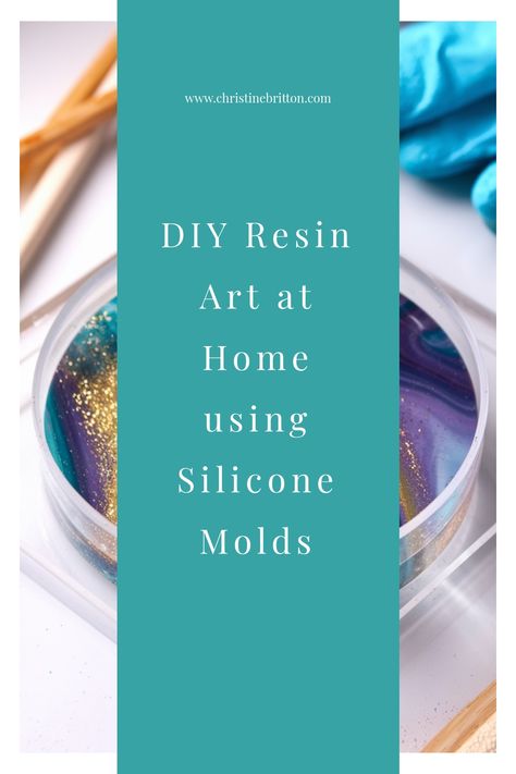 DIY resin art in a round silicone mold with gold, purple, and blue swirls. How To Use Resin Molds, How To Make Molds For Resin, Resin Art Molds, Epoxy Molds, Amazing Resin, How To Make Resin, Art At Home, Diy Resin Art, Diy Resin