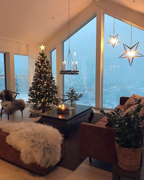 Tips to Keep Your Home Warm in the Winter | L'Essenziale Cer Nocturn, Winter Decorations Diy, Winter Decoration, Hygge Decor, Christmas Decorations Living Room, Christmas Living Rooms, Winter Home Decor, Winter Diy, A Living Room