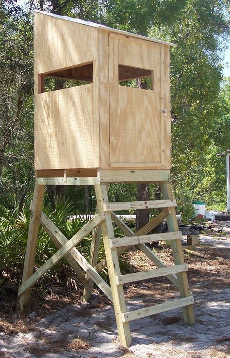 Hunting Blind on Stand Elevated Tower Platform Deer Turkey Hog Hunting Turkey, Deer Blind Plans, Tree Stand Hunting, Deer Hunting Stands, Shooting House, Deer Stand Plans, Bow Hunting Deer, Hunting Stands, Deer Blind