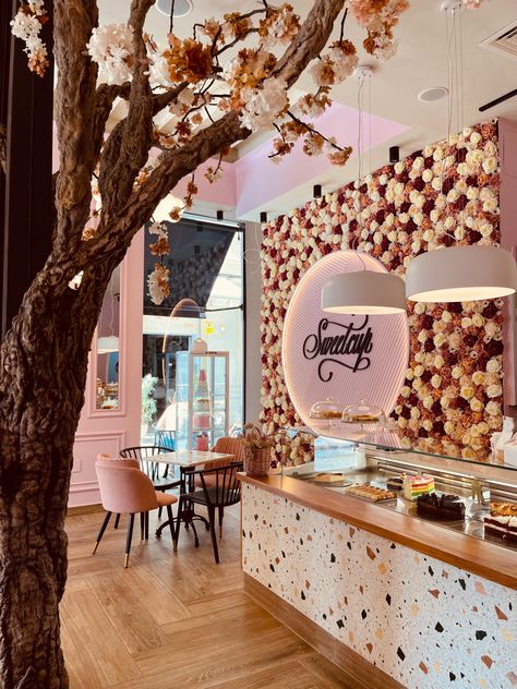 Bakery Place Design, Dessert Shops Interior, Cake Shops Interior Design, Dessert Cafe Design, Bakery Restaurant Design, Cake Shop Interior Design Ideas, Dessert Store Design, Cupcake Shop Aesthetic, Cute Bakery Aesthetic Interior