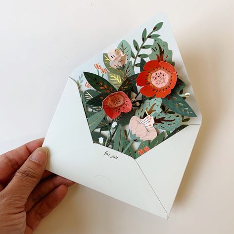 Diy Pop Up Book, Pop Up Flower Cards, Pop Up Art, Paper Engineering, Paper Pop, Envelope Art, Pop Up Book, Birthday Cards Diy, Origami Crafts