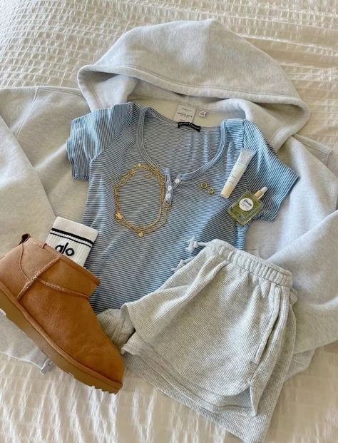 Outfit Inspo Cute, Simple Outfits For School, Outfit Inspo Summer, Yellow Abstract, Casual Preppy Outfits, Trendy Outfits For Teens, Outfit Inspo Casual, Cute Lazy Day Outfits, Lazy Day Outfits