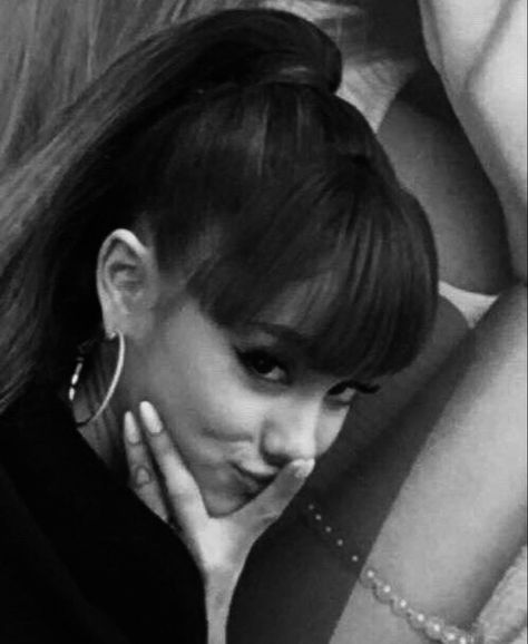 Ariana Grande Bangs Era, Ariana Bangs, Ariana With Bangs, Ariana Grande Hair Down, Ariana Grande With Bangs, 2017 Ariana Grande, Ariana Grande Bangs, Ariana Rares, Ariana Grande Poster