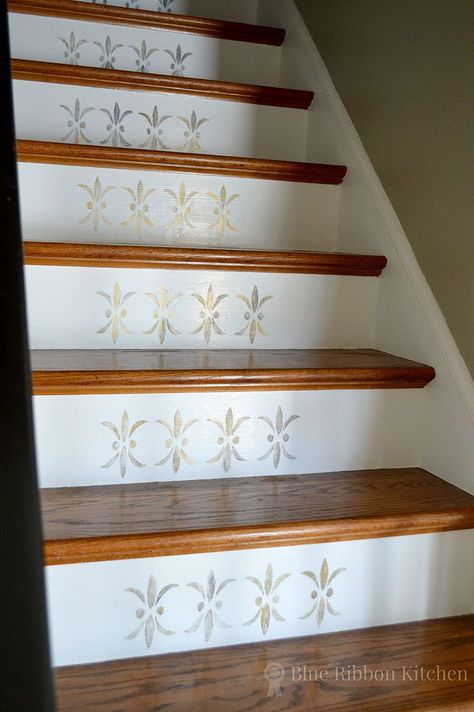 Stenciling a Stairway - The stenciled stairs give the entryway a polished look.  In about an hour, I was able to transform plain white stairs into something spe… Stenciled Stairs, Entryway Stairs, White Stairs, Farmhouse Trends, Painted Stairs, Stair Decor, Foyer Decorating, Colonial Decor, Wood Stairs