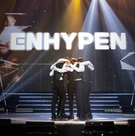 Enhypen Ot7 Concert Photo, Enhypen First Group Photo, Enhypen Group Photo Concert, Enhypen Hugging, Enhypen Freebies, Enhypen Wallpaper Ot7, Enhypen Iland, Enhypen Concert, Group Hug