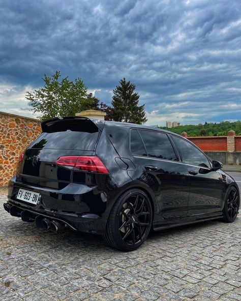 MK7 R 🔥 | @benj7r #golfr #golf7r #golf7 #golfgti #vwcity Golf 7r, Golf 9, Golf R Mk7, Polo Car, Golf 7 R, Mk6 Gti, Dream Cars Bmw, R35 Gtr, Volkswagen Golf R