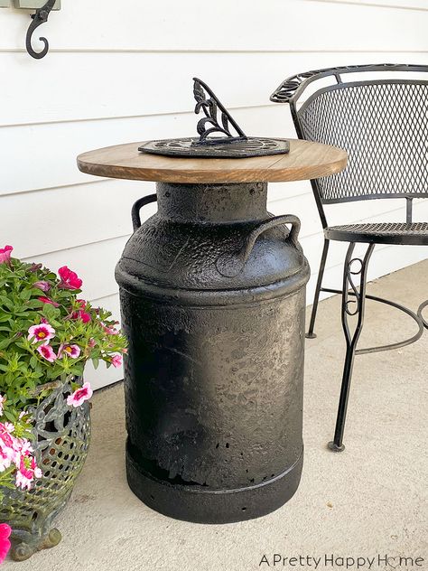 Turn a vintage milk can into a side table with a round wood top. Milk Can Decor, Old Milk Cans, Vintage Milk Can, Garden Decor Diy, Funky Junk Interiors, Vintage Garden Decor, Funky Decor, Front Porch Decorating, Funky Junk