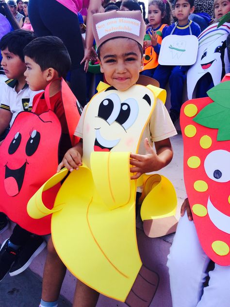 Bananitaa Banana Fancy Dress For Kids, Banana Fancy Dress, Banana Crafts, Vegetable Costumes, Class Door Decorations, Paper Costume, Kids Branding Design, School Picture Frames, Banana Costume