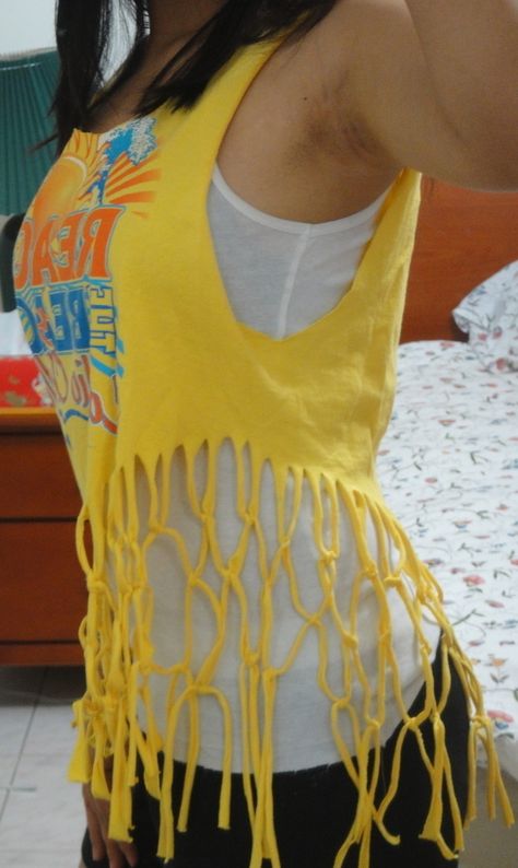 Asymmetrical Netted T Shirt Reconstruction · How To Make A Fringed Top · Needlework on Cut Out + Keep Tshirt Outfit Summer, Cut Up Tees, Rework Clothes, T Shirt Reconstruction, Clothing Upcycle, 00s Fashion, Cut Tshirt, Tshirt Outfits, Diy Style