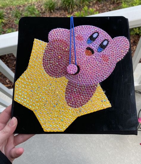 Disney Graduation, College Grad Cap Ideas, Grad Cap Decorated, Graduation Cap Decoration Diy, High School Graduation Cap, College Graduation Cap Decoration, Grad Hat, Grad Cap Designs, Diy Graduation Cap