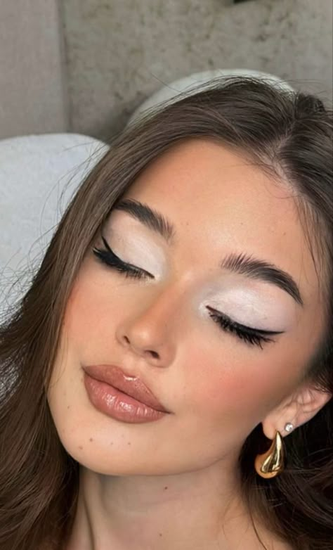 Beauty Guru Aesthetic, White Eyeshadow Makeup, White Eyeshadow Looks, Red Carpet Makeup, Maquillage On Fleek, Mekap Mata, 20 Makeup, Classy Makeup, Prom Look