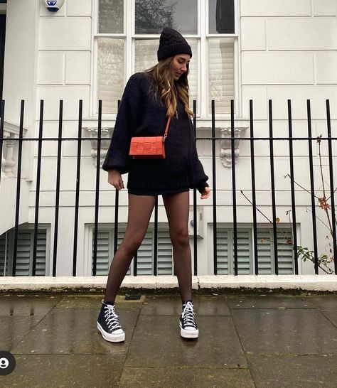 Tights And Sneakers, Ideas De Outfits, New York Outfit, Converse Style, Sheer Tights, Looks Black, Black Tights, Preppy Outfits, Concert Outfit