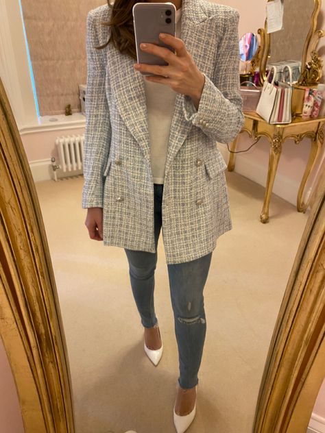 White And Blue Blazer Outfit, Zara Tweed Jacket Outfit, White Tweed Coat Outfit, Tweed Blazers For Women, Cream Tweed Blazer Outfit, White Boucle Blazer Outfit, Blue Tweed Blazer Outfit, Boucle Blazer Outfit, Chanel Blazer Outfit