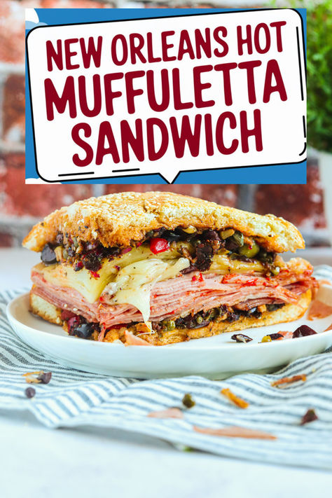 A freezer-friendly hot sandwich, ideal for fans of New Orleans flavors and perfect for busy evenings. Experience the authentic taste of New Orleans with this incredible Muffuletta Sandwich recipe. Plus, discover all the tips to create the perfect sandwich! Muffaletta Sandwich, Muffuletta Sandwich, The Perfect Sandwich, Perfect Sandwich, Winter Breakfast, Olive Salad, Hot Sandwich, Piece Of Bread, Sandwich Recipe