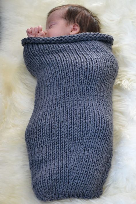 Baby Cocoon, Baby Knitting Patterns, Diy Baby Stuff, Knit Patterns, Crochet Clothes, Arm Warmers, Baby Knitting, Knitted Scarf, Knit Crochet