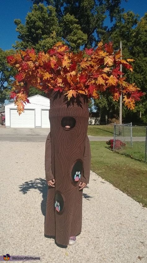 Tree Costume - 2013 Halloween Costume Contest via @costumeworks Diy Tree Costume For Adults, Halloween Tree Costume, Tree Costume Woman, Tree Costume For Kids, Tree Costume Ideas, Tree Costume Diy, Tree Halloween Costume, Leaf Costume, Adult Costumes Diy