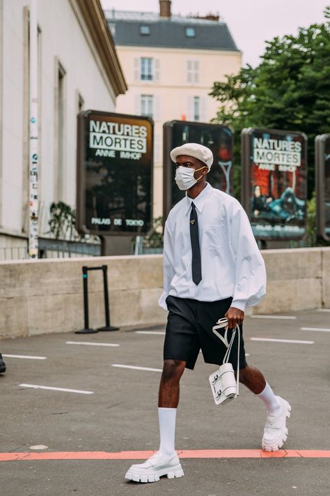 Summer Street Style Men, Beret Hat Outfit, Vogue Street Style, Loafer Fits, Paris Street Fashion, Hat Outfit Men, Mens Street Style Spring, Beret Outfit, American Street Fashion