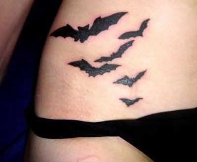 Bat Tattoo, Marvel Tattoos, 4 Tattoo, Halloween Tattoo, Thigh Tattoos Women, Tattoo Feminina, Princess Mononoke, Small Tattoo Designs, Halloween Tattoos