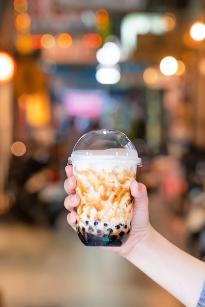 Foto Boba Brown Sugar, Milktea Photography Ideas, Brown Sugar Boba Aesthetic, Bubble Tea Photography, Milktea Photography, Tiger Milk Tea, Milk Tea Aesthetic, Boba Brown Sugar, Boba Flavors