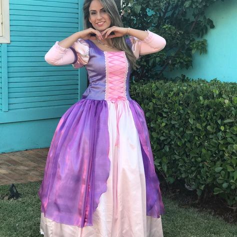 VESTIDO LILAS PRINCESA RAPUNZEL ENROLADOS COSPLAY ADULTO no Elo7 | DALILI STORE (9E0E6E) Social Life, Rapunzel, Sleeveless Dress