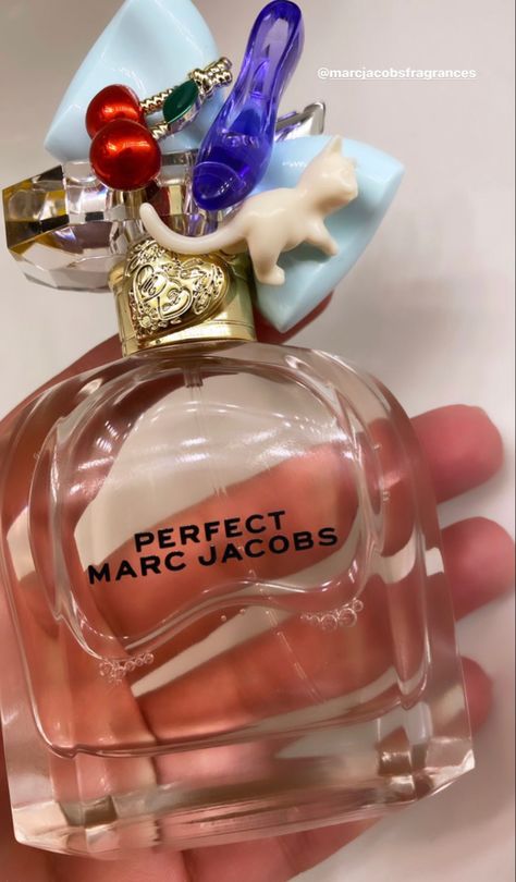 Marc Jacobs Perfect, Best Of Amazon, Koleksi Parfum, Marc Jacobs Perfume, Perfect Perfume, Expensive Perfume, Pampering Routine, Perfume Body Spray, Perfume Collection Fragrance