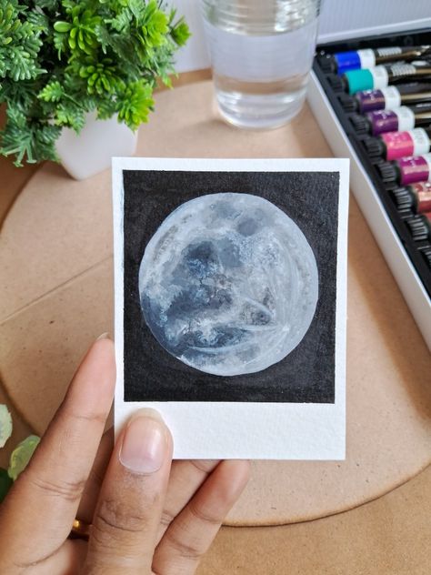 Moon Polaroid Aesthetic, Moon Polaroid Painting, Ploraid Aesthetic Painting, Polaroid Paintings Aesthetic, Polaroid Pictures Drawing, Polaroid Art Painting, Aesthetic Polaroid Drawing, Cute Polaroid Paintings, Mini Polaroid Painting