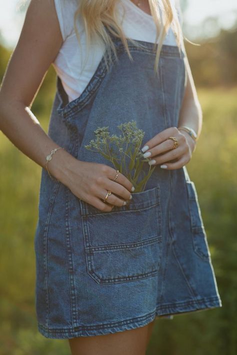 North-Georgia-Senior-Photos-Sunset-Senior-Outfit-Inspiration-Golden-Hour-Blonde-Hair-White-Shirt-Blue-Overalls-Field-Senior-Pics-Flowers-White-nails Denim Senior Pictures, Senior Picture Overalls, Overalls Outfit Senior Pictures, Senior Picture Ideas Overalls, Overalls Senior Pictures, Overall Photoshoot Photo Ideas, Overall Senior Pictures, Senior Picture Outfits Jeans, Denim And White Photoshoot