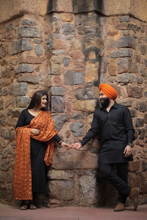 Indian Couple Photography, Punjabi Pre Wedding, Pre Wedding Dress, Sikh Couple, Short Hair With Beard, Pre Shoot, Pre Wedding Ideas, Humayun's Tomb, Wedding Dress Code