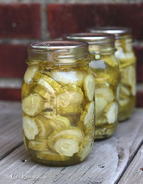 Dill Pickle Slices--Used Chili Dilly Beans Pickling spice combination in place of pickling spice mentioned in recipe Canned Dill Pickle Slices, Sliced Pickle Recipe, Hamburger Dill Pickles Canning, Hamburger Pickles Canned, Hamburger Pickles Homemade, Hamburger Dill Pickle Recipe, Pickles Beets, Mason Jar Pickles, Homemade Dill Pickles