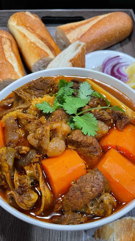 Vietnamese Breakfast, Indian Food Catering, Braised Beef Stew, Vietnamese Foods, Vietnamese Beef, Vietnamese Dishes, Soup Noodles, Healthy Eating Meal Plan, Easy Beef Stew