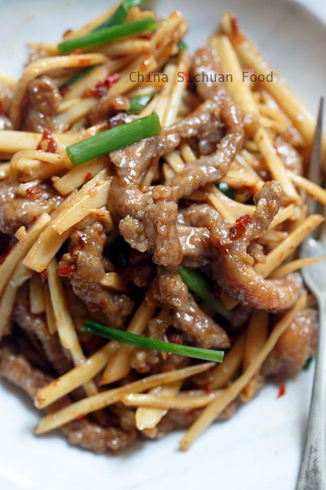 Ginger Beef Stir Fry, Sichuan Food, Chinese Food Recipes, Ginger Beef, Chinese Cooking Wine, Asian Beef, China Food, Stir Fry Dishes, Fried Beef