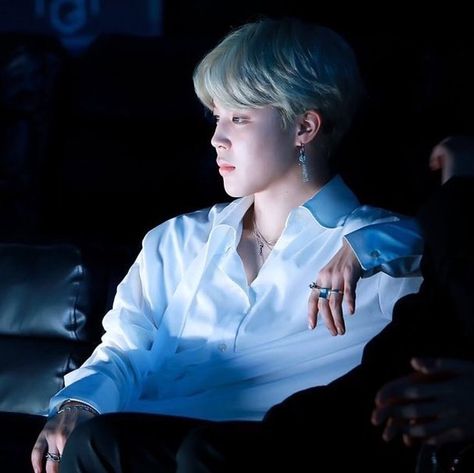 아자⁷ ♡'s Jimin 🍊 on Twitter: "remember when Jimin was the only one glowing, he's an actual angel.… " Korean Tv Shows, Park Jimin Cute, Park Jimin Bts, Fan Fiction, Bts Pictures, Bts Jimin, Boyfriend Material, Park Jimin, Bangtan Boys