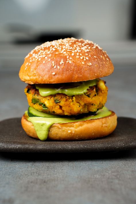 Paneer Tikki Burgers - Dish by Rish Veg Burger Photography, Paneer Burger Recipe, Paneer Burger, Spicy Black Bean Burgers, Paneer Fried Rice, Veg Burger, Vegetarian Fried Rice, Vegetarian Substitutes, Burger Mix